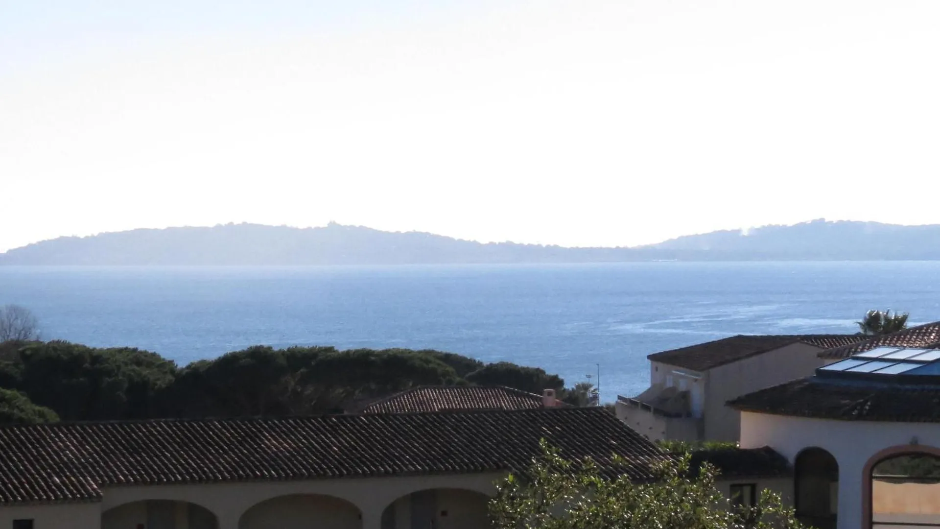 Appartement 2 Pieces Avec Jardin, Garage Et Piscine A Sainte-Maxime - Fr-1-780-45 0*,
