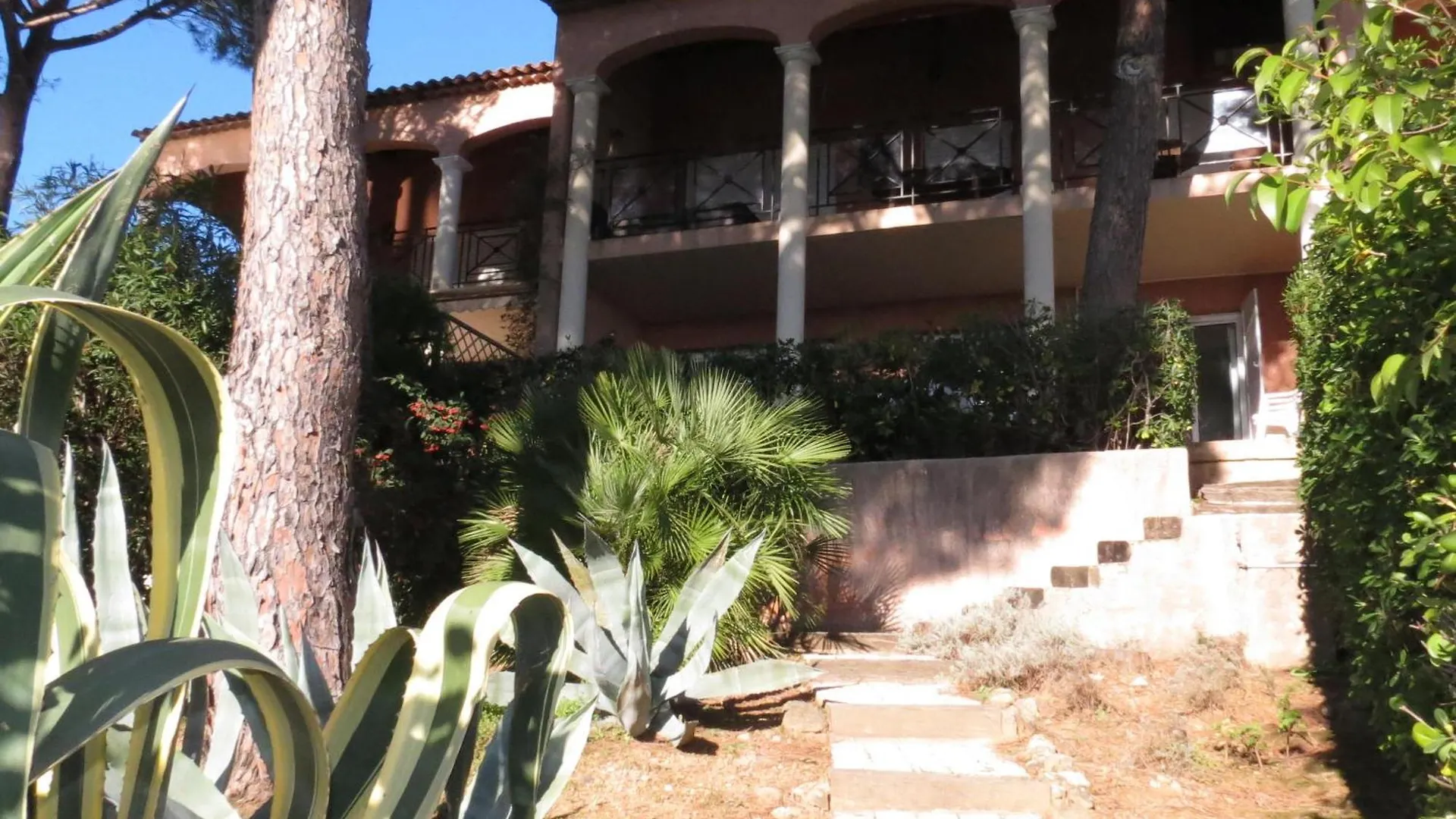 Daire Appartement 2 Pieces Avec Jardin, Garage Et Piscine A Sainte-Maxime - Fr-1-780-45